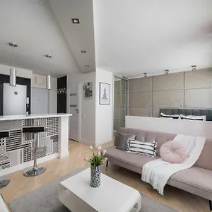 Air-conditioned Premium Loft Skyline Only 900 M To Station Warszawa